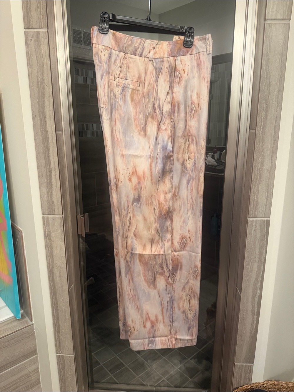 Marble-Effect Men’s Dress Pants in Pink and Blue Tones